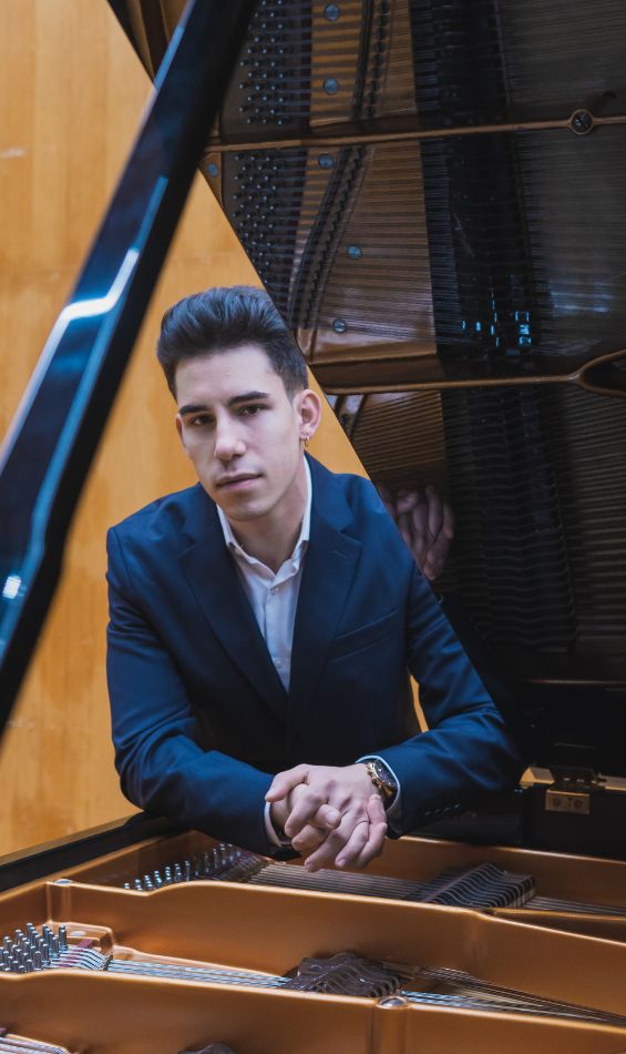 Biografia-Sergio-Gomez-Pianista_1 (565 x 950 px)